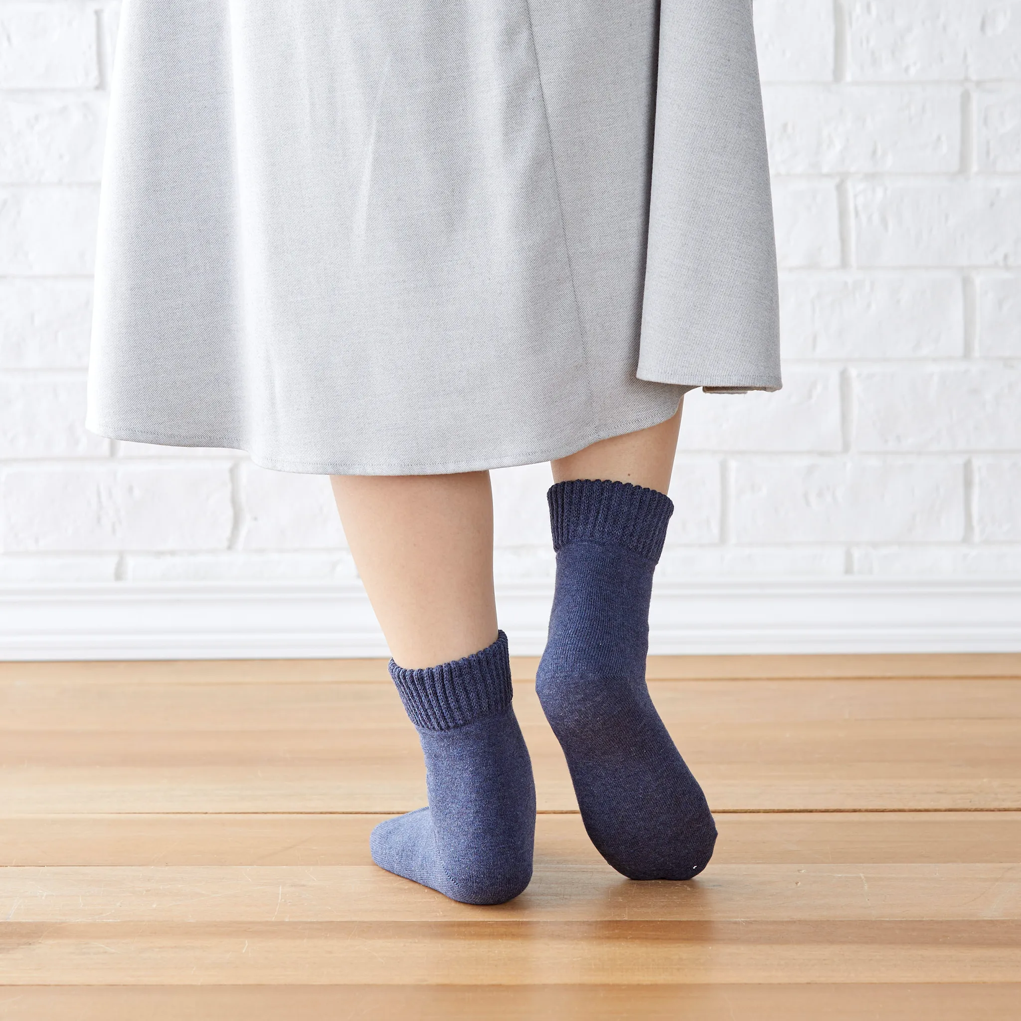 Double-layered wool-blend socks for smooth soles - 720