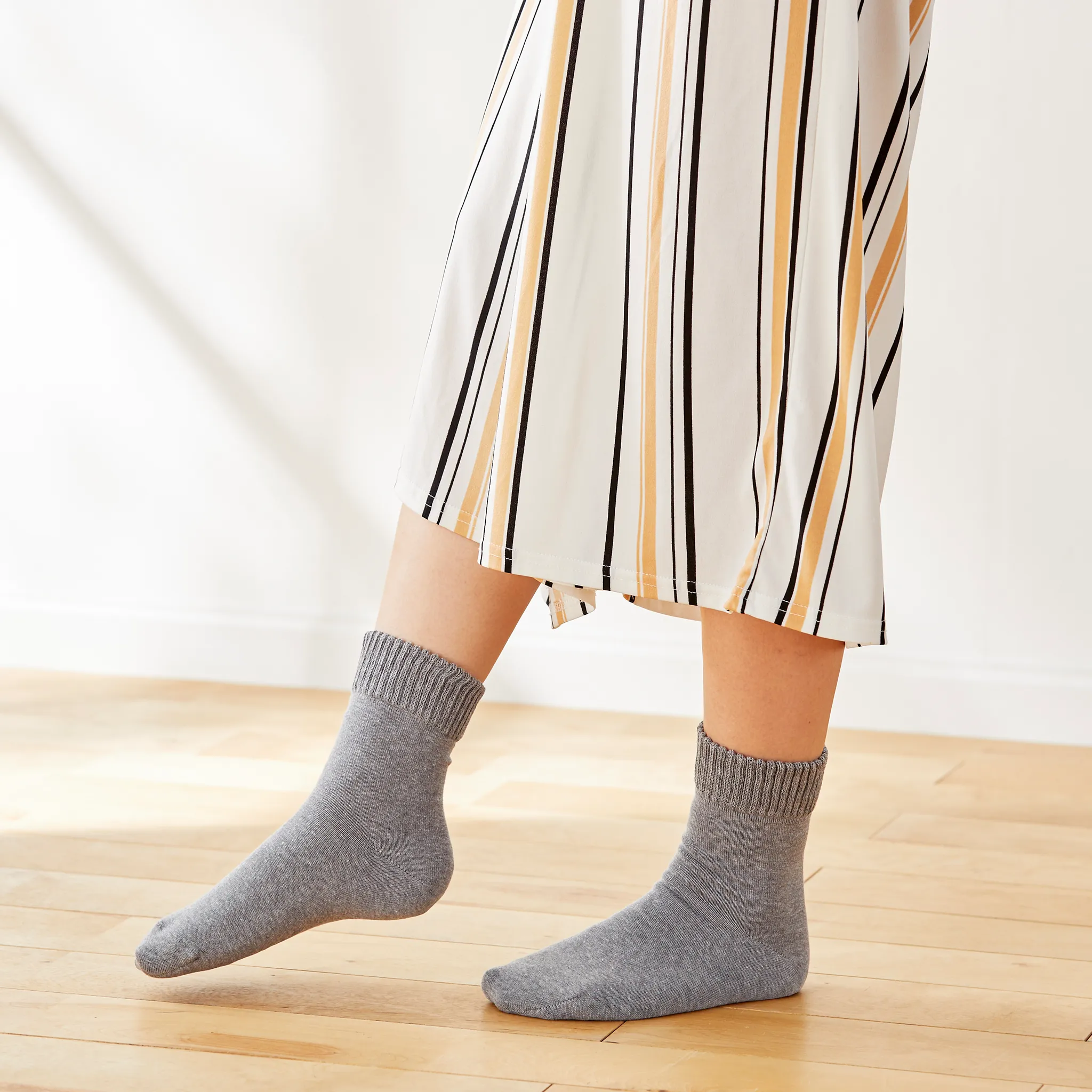 Double-layered wool-blend socks for smooth soles - 720