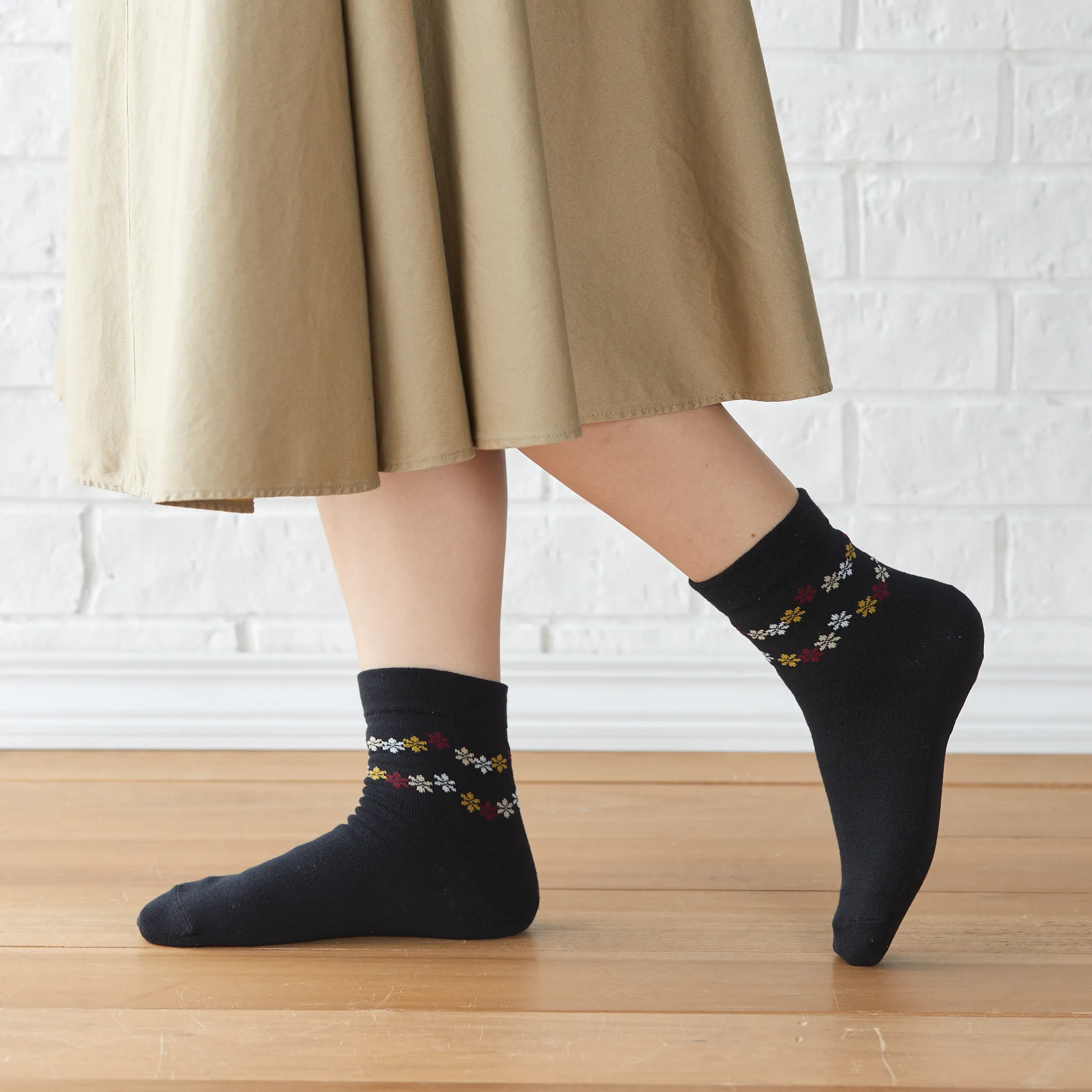 Smooth-heel socks double-layer wool blend [Flowers & lines] - 751