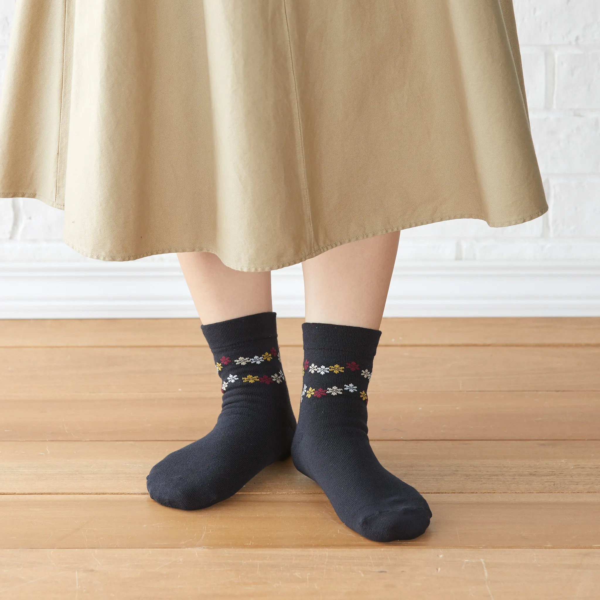 Smooth-heel socks double-layer wool blend [Flowers & lines] - 751