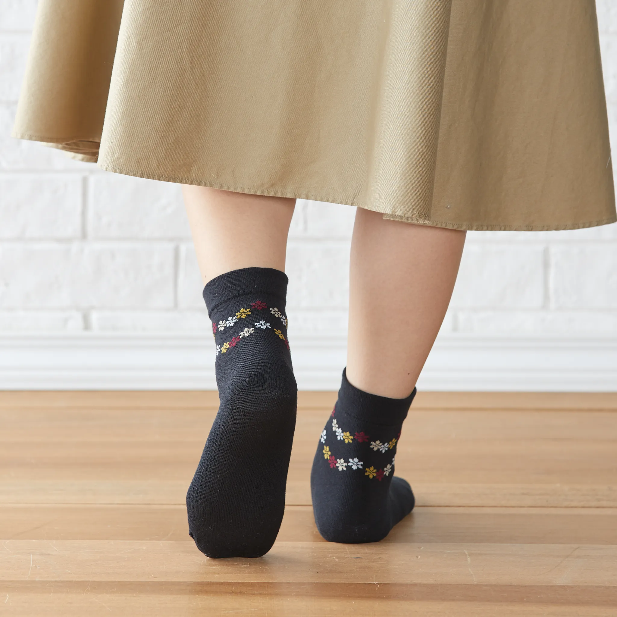 Smooth-heel socks double-layer wool blend [Flowers & lines] - 751